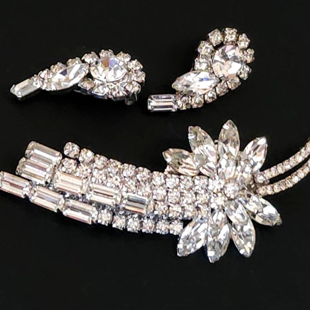 Vintage D&E Juliana Shooting Star Clear Rhinestone Brooch and Earring Set